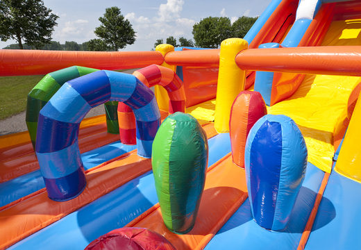 Grande escorregador inflável multifuncional com tema de praia com piscina, objeto 3D impressionante, cores frescas e obstáculos 3D para crianças. Ordene escorregadores infláveis ​​agora online em JB Hinchables España