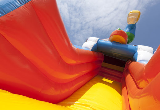 Escorrega inflável multifuncional com tema de praia com piscina, objeto 3D impressionante, cores frescas e obstáculos 3D para crianças. Compre escorregadores infláveis ​​agora online na JB Hinchables España