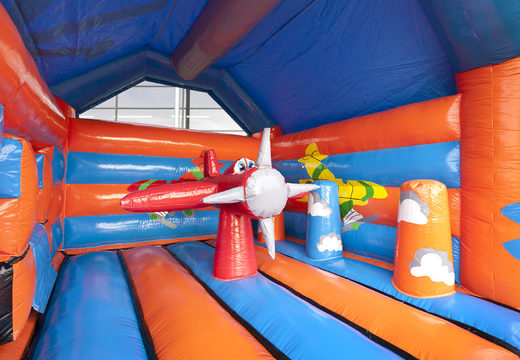 Ordene el castillo inflable multifun en un tema de avión con una llamativa figura en 3D en la parte superior para niños. Compre castillo inflables en línea JB Hinchables España