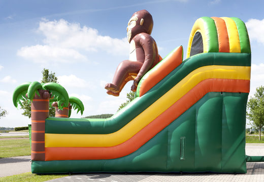 Tobogán inflable multifuncional con temática de gorila con una piscina de inmersión, un objeto 3D impresionante, colores frescos y obstáculos en 3D para niños. Compre toboganes inflables ahora en línea en JB Hinchables España