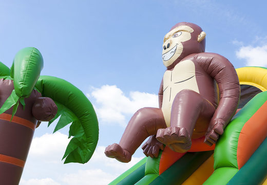 Compre un tobogán inflable multifuncional único con temática de gorila con una piscina de chapoteo, un objeto 3D impresionante, colores frescos y el obstáculo 3D para niños. Ordene toboganes inflables ahora en línea en JB Hinchables España