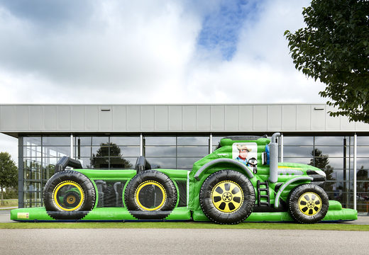 Ordene una pista americana con temática de tractor única de 17 metros de ancho para niños. Compre pistas americanas inflables en línea ahora en JB Hinchables España