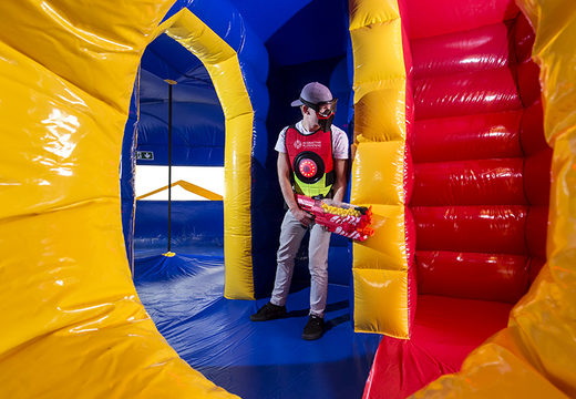 Ordene un campo de juego inflable Battle Arena para jóvenes y mayores. Compra arenas hinchables online ahora en JB Hinchables España