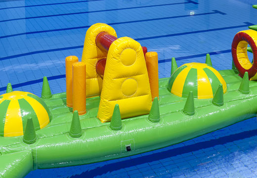 Comprar piscina inflable correr cocodrilo 12 metros con objetos de obstáculos desafiantes para jóvenes y mayores. Ordene carreras de obstáculos inflables en línea ahora en JB Hinchables España