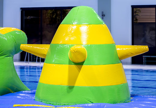 Piscina hinchable de 10 m verde/azul con objetos lúdicos y tobogán redondo para grandes y pequeños. Ordene juegos de piscina inflables ahora en línea en JB Hinchables España