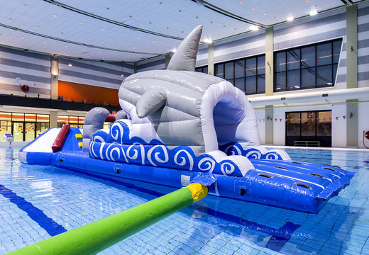 Consigue un tobogán inflable con temática de tiburón para jóvenes y mayores. Ordene juegos de piscina inflables ahora en línea en JB Hinchables España