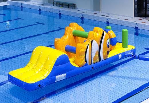 Pista de obstáculos inflable Fish Run con divertidos obstáculos en 3D para jóvenes y mayores. Ordene carreras de obstáculos inflables en línea ahora en JB Hinchables España