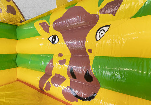 Slide inflável com tema girafa perfeito com objetos 3D sob encomenda para crianças. Compre escorregadores infláveis ​​agora online na JB Hinchables España