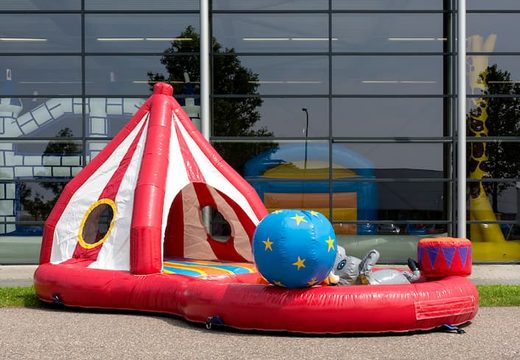 Ordene el castillo hinchable playzone con tema de circo con bolas de plástico y compre objetos 3D para niños. Ordene castillos hinchables en línea en JB Hinchables España