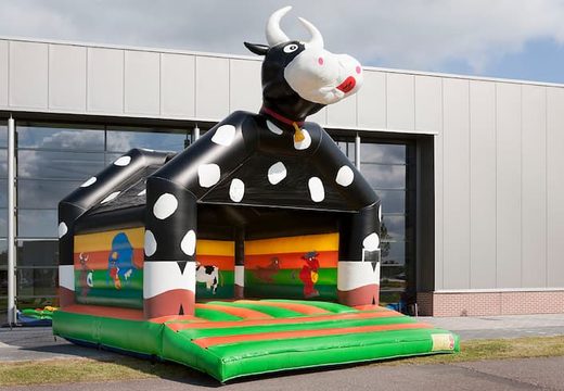 Compra un grande castillo hinchable con un tema vaca para niños. Ordena castillos hinchables en línea en JB Hinchables España