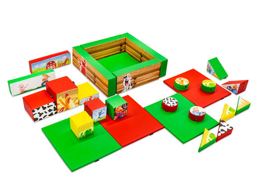 Juego de Softplay XL con temática de granja y bloques coloridos para jugar