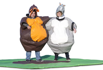 Koop opblaasbare sumo pakken in thema Aap & Neushoorn voor zowel jong als oud. Bestel opblaasbare sumo pakken online bij JB Inflatables Nederland