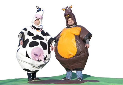 Ordene trajes de sumo inflables en el tema Cow & Bull para jóvenes y mayores. Comprar trajes de sumo hinchables online en JB Hinchables España