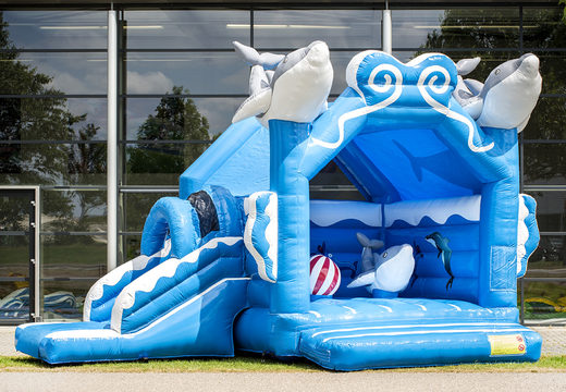 Compre castillo inflable multifun azul con techo en un tema de delfines con objetos 3D en la parte superior para niños en JB Hinchables España. Ordene castillos inflables en línea en JB Hinchables España
