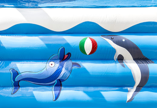 Ordene el castillo hinchable multifun interior con tobogán en el tema de los delfines con objeto 3D en la parte superior para los niños. Compre castillos hinchables en línea en JB Hinchables España