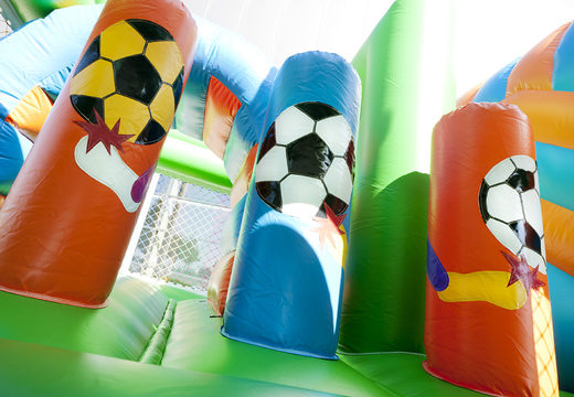 Ordene el castillo hinchable de fútbol mediano con tobogán para niños. Compre castillos hinchables en línea en JB Hinchables España