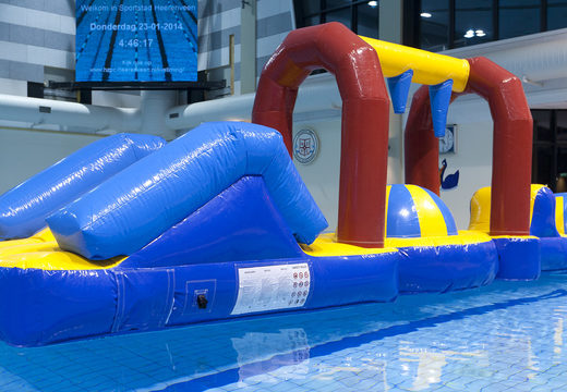 Carrera de obstáculos inflable Water Ball Adventure con objetos divertidos para jóvenes y mayores. Ordene carreras de obstáculos inflables en línea ahora en JB Hinchables España