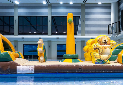 Ordene un barco inflable único con tema de safari para jóvenes y mayores. Compra juegos de piscina hinchables ahora online en JB Hinchables España