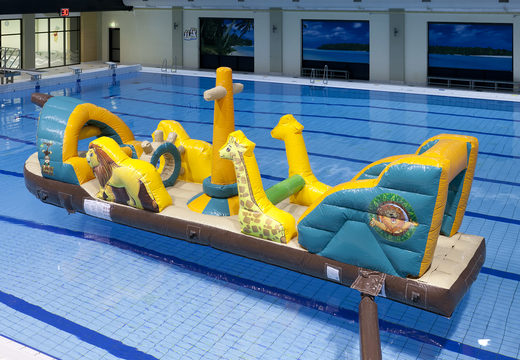 Ordene un espectacular barco inflable con un tema de jungla para jóvenes y mayores. Compra online juegos de piscina hinchables ahora en JB Hinchables España