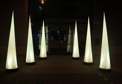 Compra pilares de luz en forma de cono de 2,5 m en línea en JB Hinchables España. Disponible en versiones estándar y en todas las formas y colores imaginables
