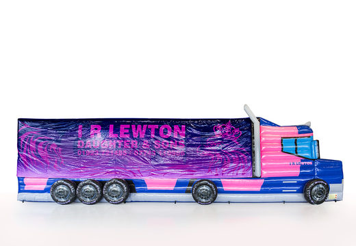 Ordene una pista americana inflable IR Lewton en tema de camión para interiores y exteriores. Compre pistas de americanas inflables en línea ahora en JB Promotions España