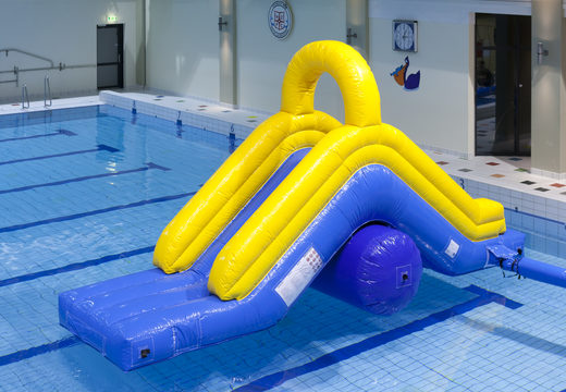 Tobogán acuático hinchable hermético de 6,5 metros de largo y 3,5 metros de alto para grandes y pequeños. Compra juegos de piscina hinchables ahora online en JB Hinchables España