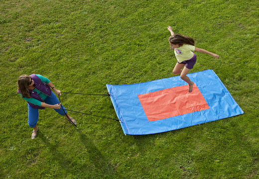 Ordene una alfombra voladora azul-roja para grandes y pequeños. Comprar artículos hinchables online en JB Hinchables España