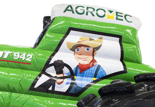 Compre inflables de tractor Agrotec personalizados con fines promocionales de JB Hinchables España. Ordene ahora un diseño gratuito para castillos hinchables con su propia identidad corporativa