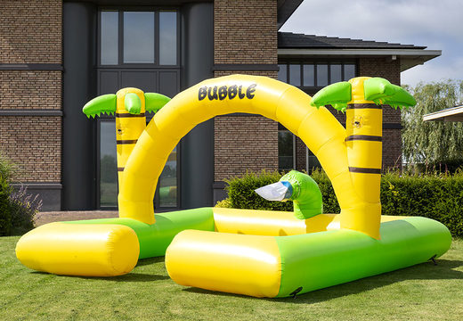Ordene un gran castillo hinchable de parque de burbujas abierto con espuma en el tema Jungle para niños. Compre castillos hinchables en línea en JB Hinchables España