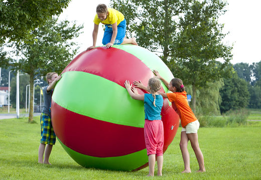 Compra super balones hinchables multiusos verde-rojo de 1,5 y 2 metros para grandes y pequeños. Ordene artículos inflables en línea en JB Hinchables España
