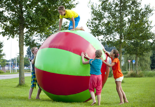 Compra super balones hinchables multiusos de 1,5 y 2 metros verde rojo para grandes y pequeños. Ordene artículos inflables en línea en JB Hinchables España