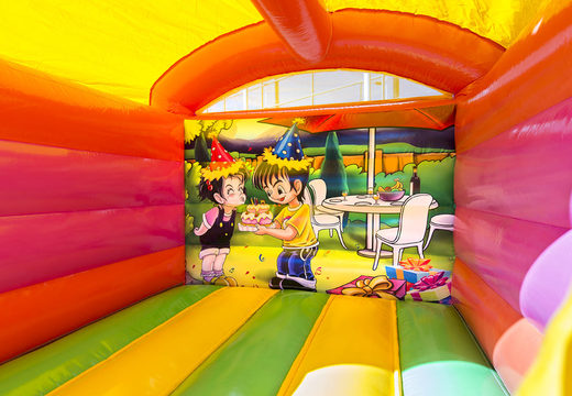 Ordena un pequeño castillo hinchable con techo en el tema de la fiesta para niños. Ordena castillos hinchables en línea en JB Hinchables España