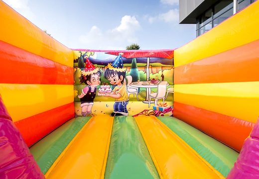 Compra un pequeño castillo inflable abierto en la fiesta temática para niños. Ordena castillos hinchables en línea en JB Hinchables España