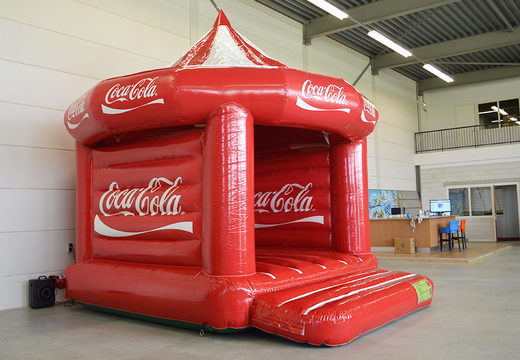 Compre Coca-Cola personalizada promocional castillo hinchable carrusel. Ordene ahora castillos hinchables publicitarios inflables con su propia identidad corporativa en JB Hinchables España. 