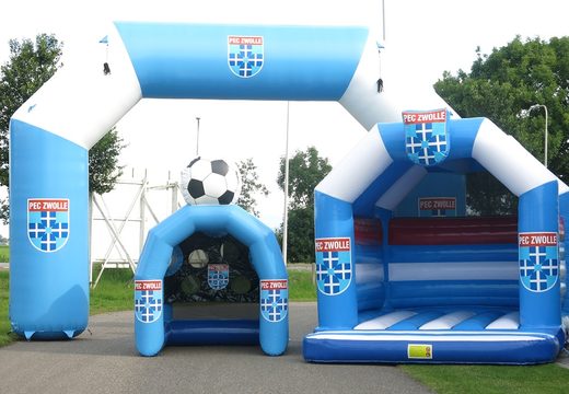 Ordene inflables PEC Zwolle hechos a medida para eventos en JB Hinchables España. Compre ahora un diseño gratuito para un arco de meta publicitario hinchable en su propia identidad corporativa