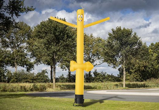 Solicite una flecha amarilla direccional 3d skytubes de 6 metros inflable en línea en JB Hinchables España. Todos los skydancers estándar se entregan súper rápido