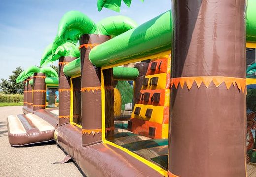 Bounce World Jungle Castillo hinchable con múltiples toboganes y todo tipo de obstáculos divertidos con estampados de jungla para niños. Compre castillos hinchables en línea en JB Hinchables España