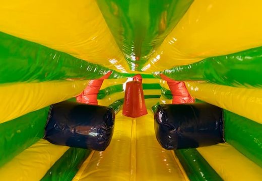 Túnel de rastreo inflable con temática de gorila con obstáculos, usa una rampa de escalada y un tobogán para niños. Compre castillos hinchables en línea en JB Hinchables España