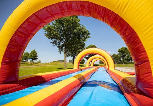 Ordene un tobogán inflable de doble tubo de 20 m perfecto para niños. Compre toboganes hinchables ahora en línea en JB Hinchables España