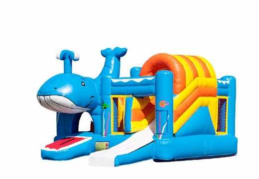 Compra un castillo inflable multijugador y obstáculos en un tema de ballenas con tobogán para niños. Ordene castillos inflables en línea en JB Hinchables España