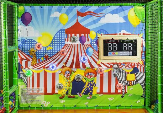 Solicite una pared interactiva con un foco en un tema de circo para un parque infantil en Jb