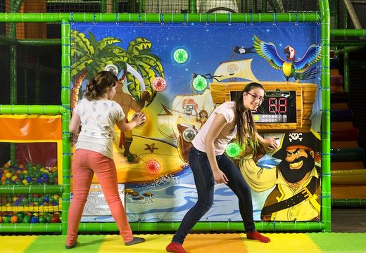 Comprar una pared con puntos interactivos para un parque infantil con temática pirata para niños