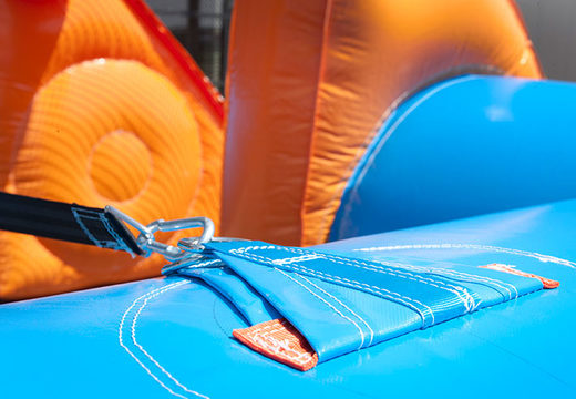 Ordene el futbolín inflable azul naranja con un exclusivo sistema de deslizamiento de embarque para niños. Compre futbolines inflables ahora en línea en JB Inflatables Holanda